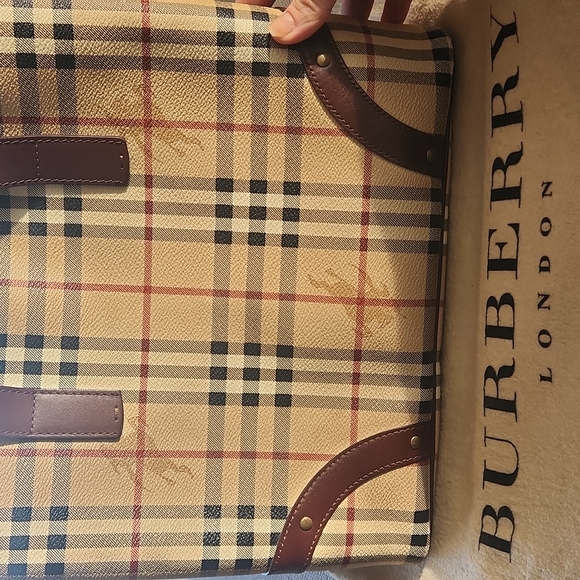 Authentic Vintage Burberry Tote - Picture 2 of 6